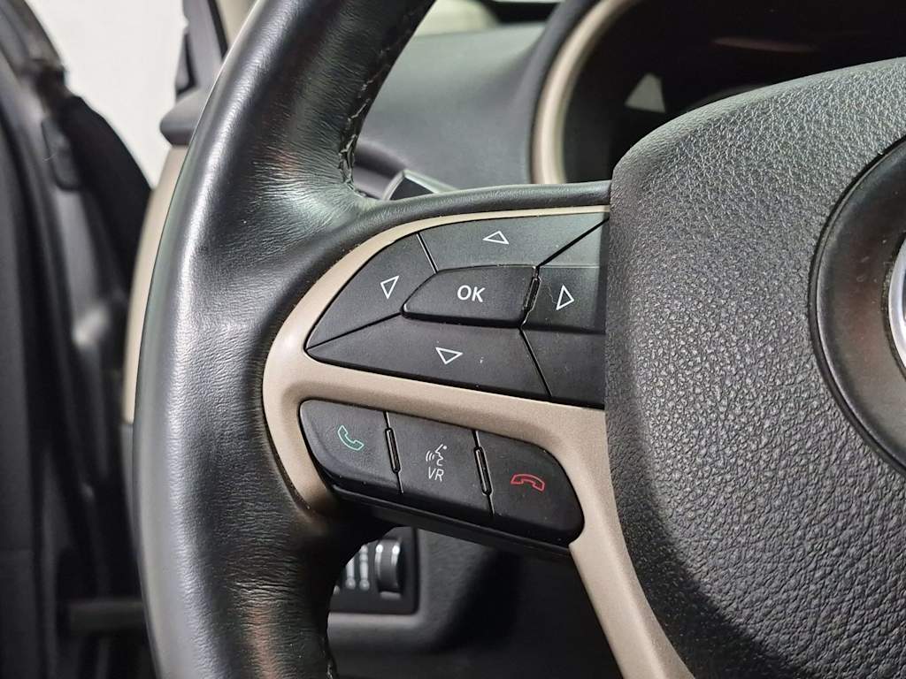 Thumbnail: 2016 Jeep Cherokee - 28