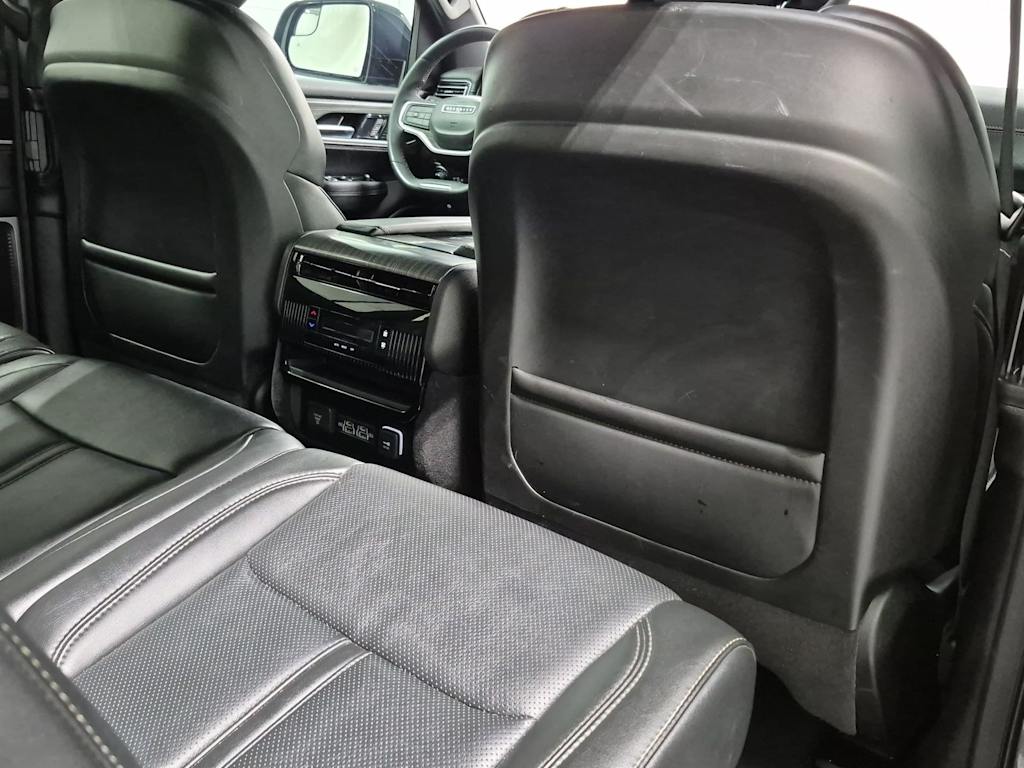 Thumbnail: 2024 Jeep Wagoneer - 12