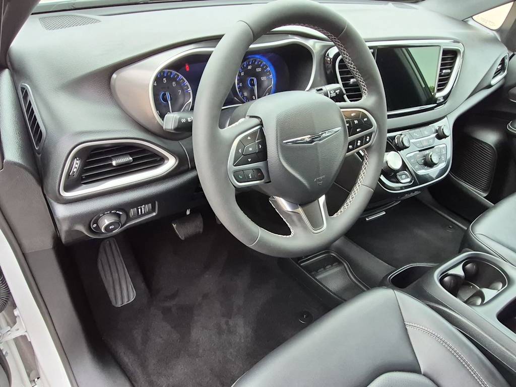 Thumbnail: 2025 Chrysler Pacifica - 2