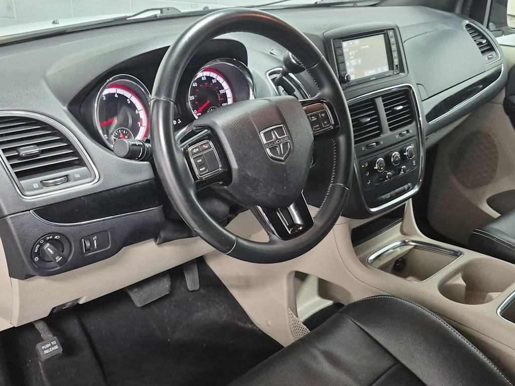 Thumbnail: 2019 Dodge Grand Caravan - 2