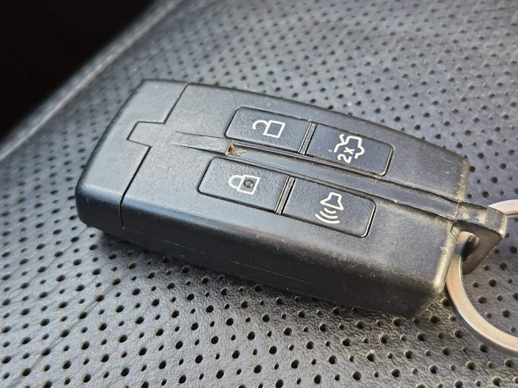 Thumbnail: 2012 Lincoln MKT - 17