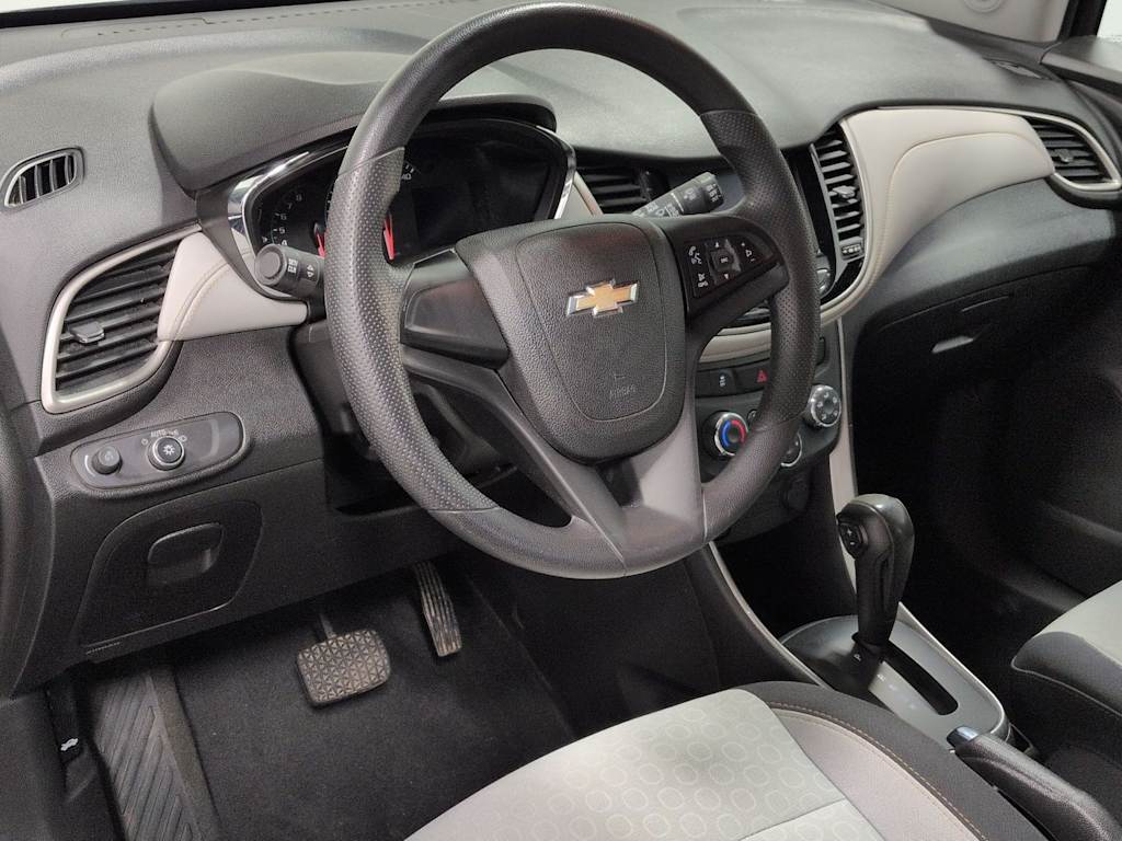 Thumbnail: 2017 Chevrolet Trax - 2