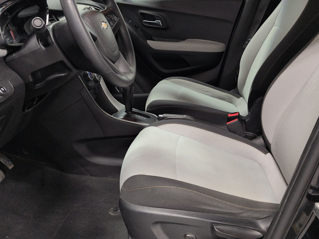 Thumbnail: 2017 Chevrolet Trax - 11