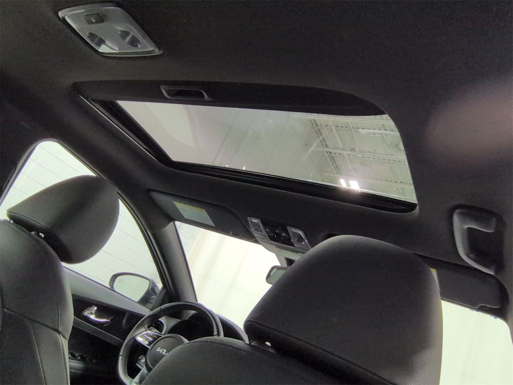 Thumbnail: 2023 Kia Forte - 32