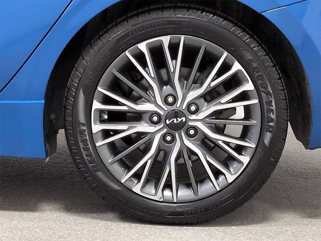 Thumbnail: 2023 Kia Forte - 8