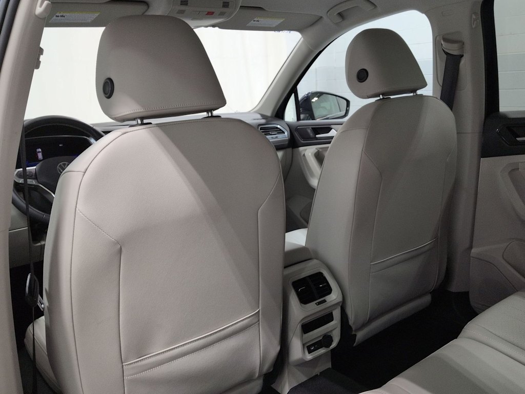 Thumbnail: 2022 Volkswagen Tiguan - 13