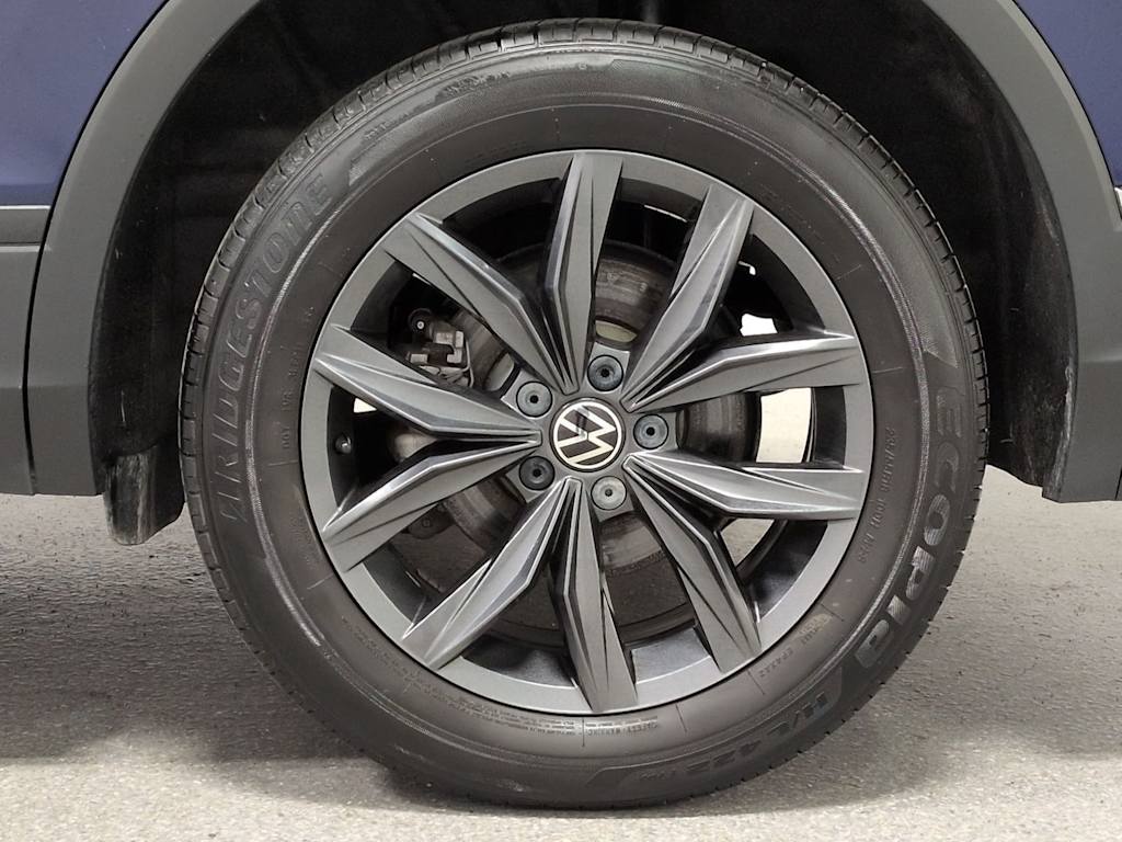Thumbnail: 2022 Volkswagen Tiguan - 8