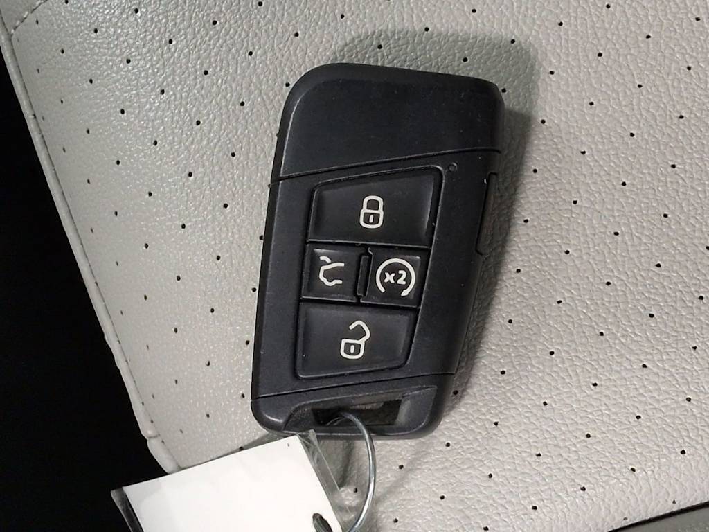 Thumbnail: 2022 Volkswagen Tiguan - 19