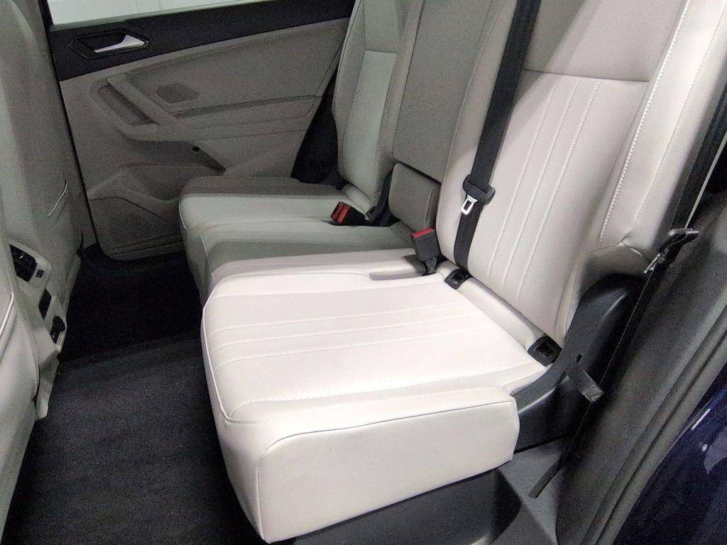 Thumbnail: 2022 Volkswagen Tiguan - 12