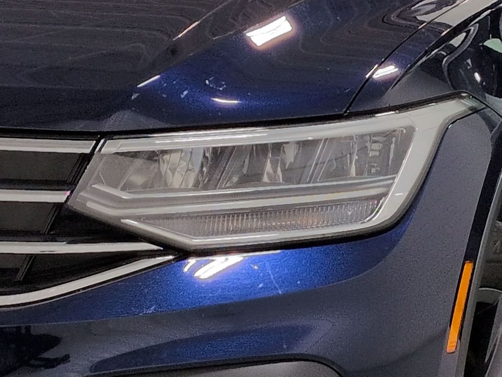 Thumbnail: 2022 Volkswagen Tiguan - 25