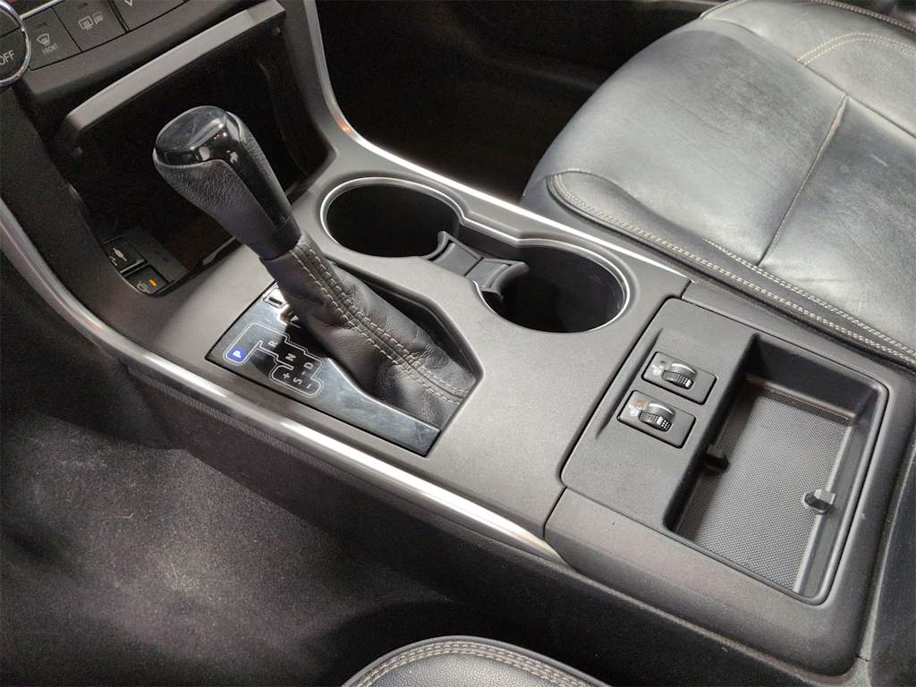 Thumbnail: 2017 Toyota Camry - 15