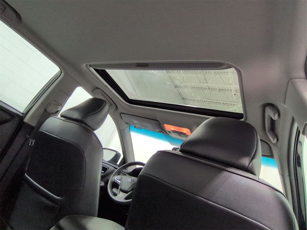 Thumbnail: 2017 Toyota Camry - 30