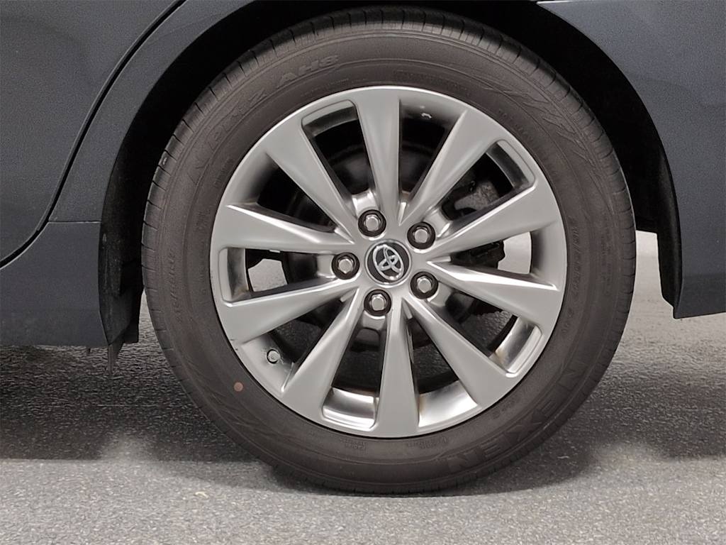 Thumbnail: 2017 Toyota Camry - 7