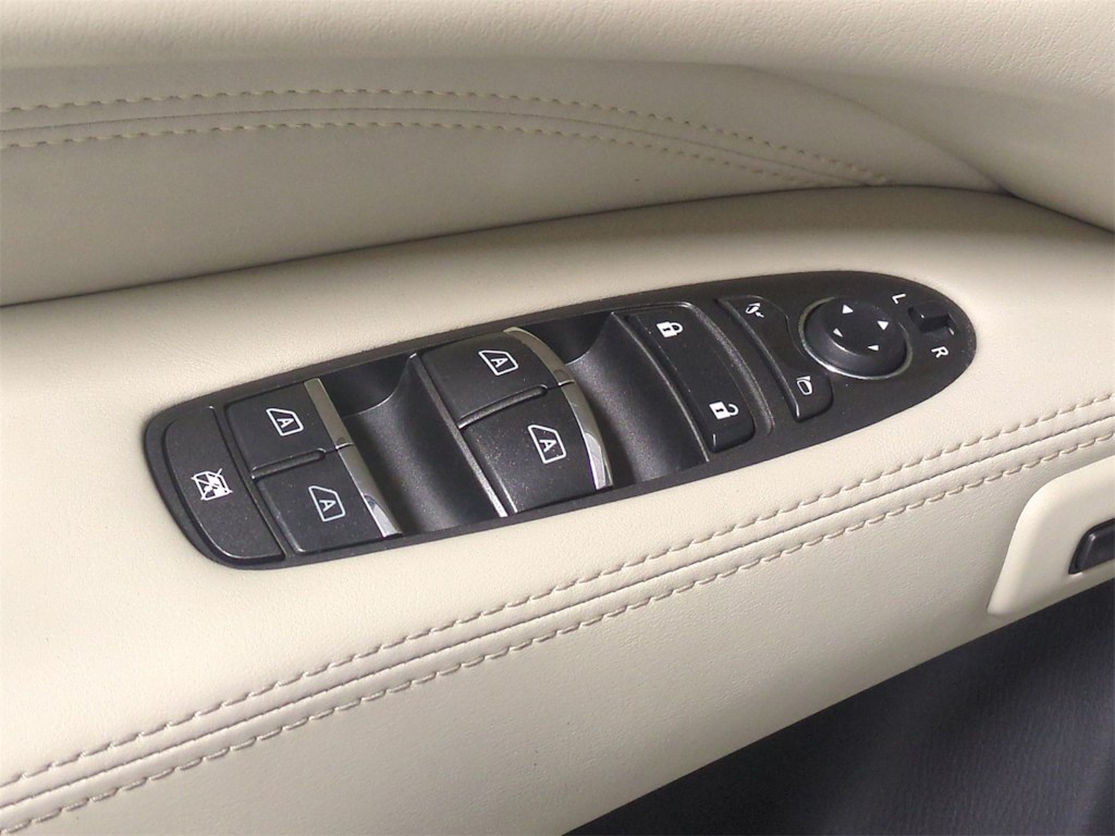 Thumbnail: 2015 INFINITI QX60 - 25