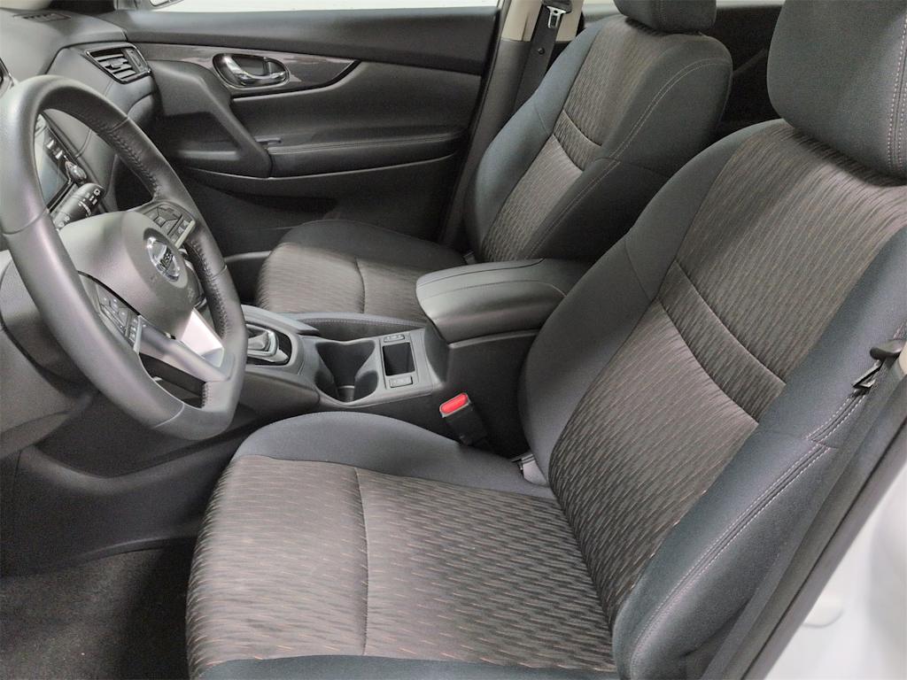 Thumbnail: 2017 Nissan Rogue - 11