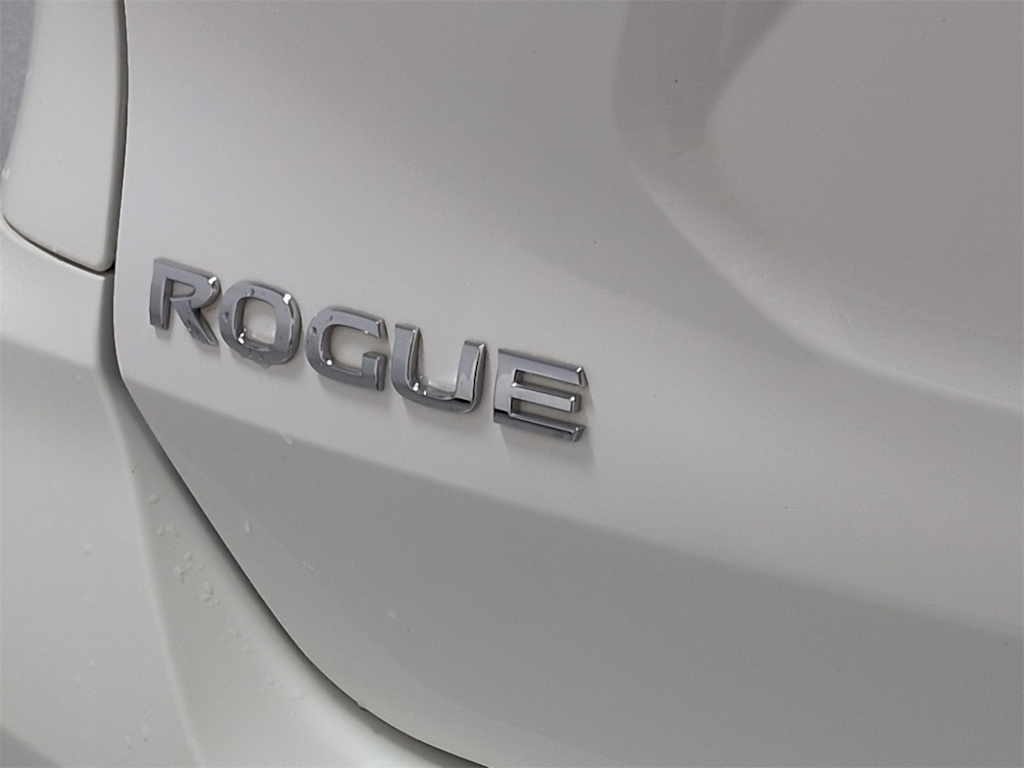 Thumbnail: 2017 Nissan Rogue - 7