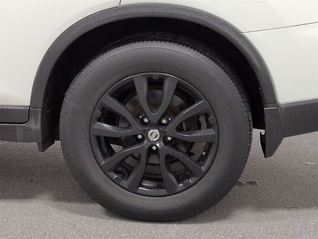 Thumbnail: 2017 Nissan Rogue - 8