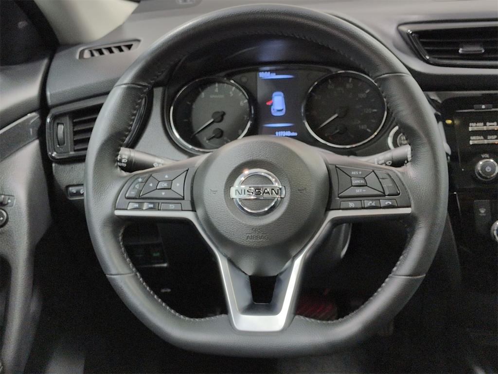 Thumbnail: 2017 Nissan Rogue - 14