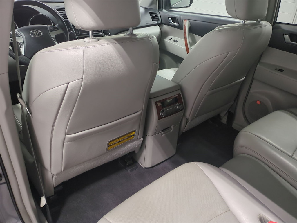Thumbnail: 2013 Toyota Highlander - 13