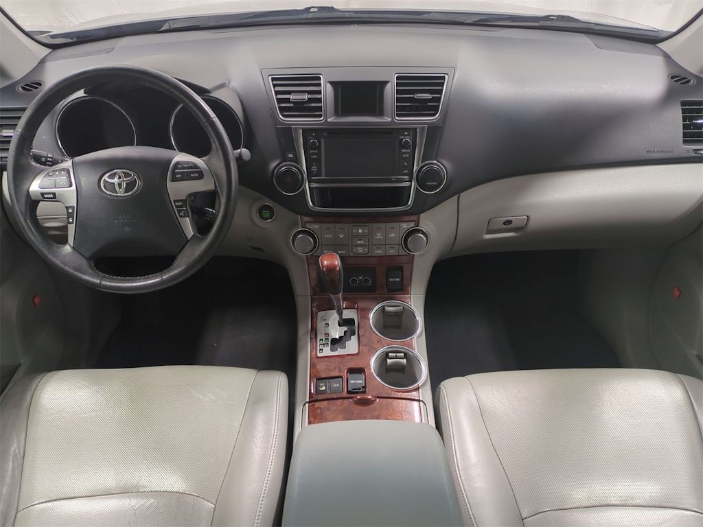 Thumbnail: 2013 Toyota Highlander - 10