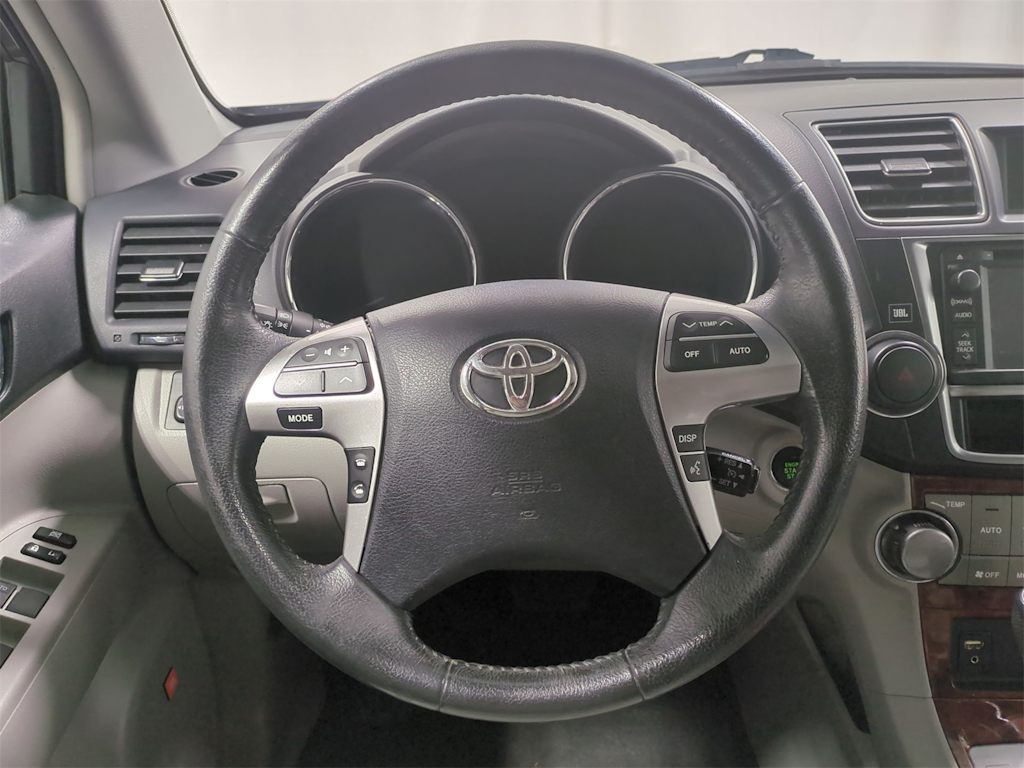 Thumbnail: 2013 Toyota Highlander - 14