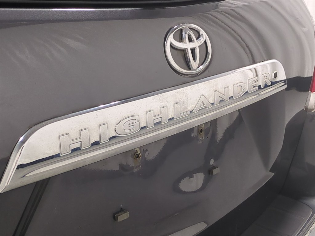 Thumbnail: 2013 Toyota Highlander - 26