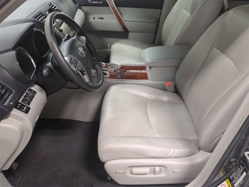 Thumbnail: 2013 Toyota Highlander - 11