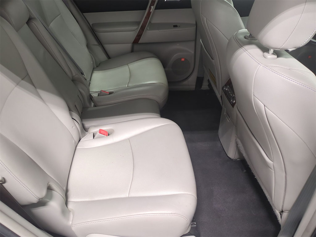 Thumbnail: 2013 Toyota Highlander - 30