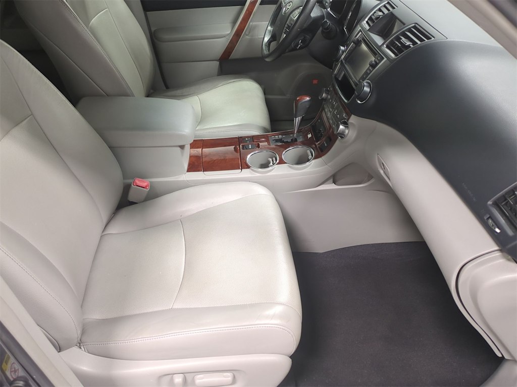 Thumbnail: 2013 Toyota Highlander - 12