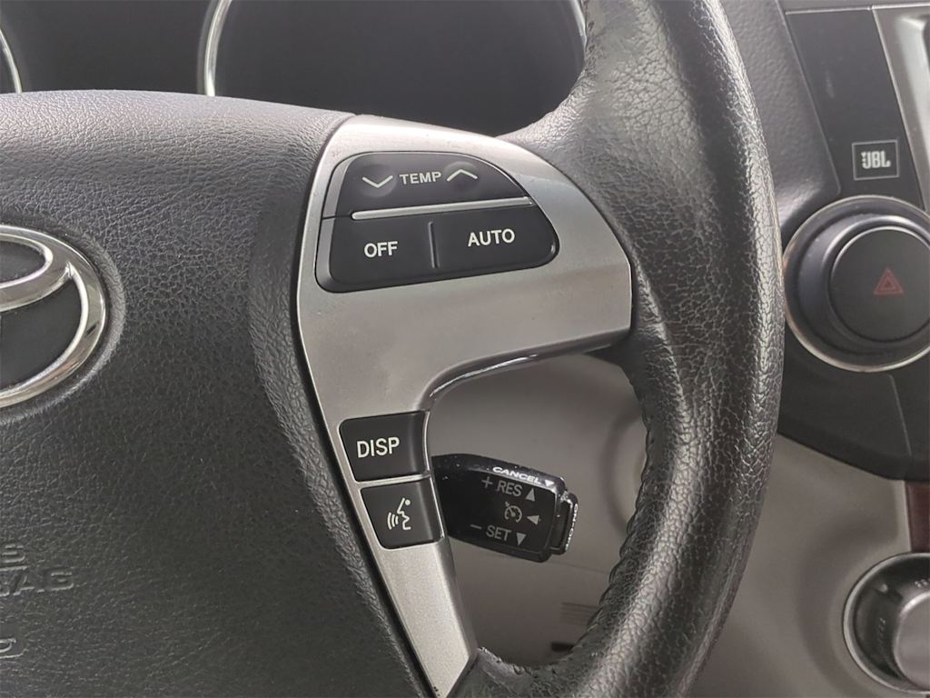 Thumbnail: 2013 Toyota Highlander - 33