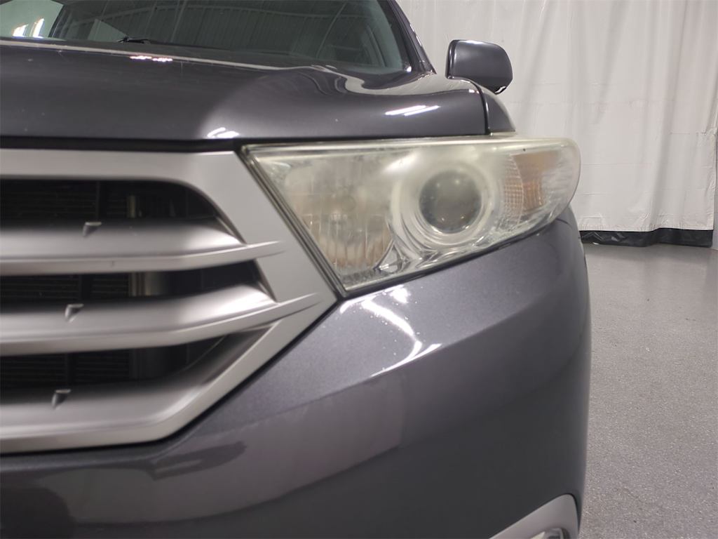 Thumbnail: 2013 Toyota Highlander - 25