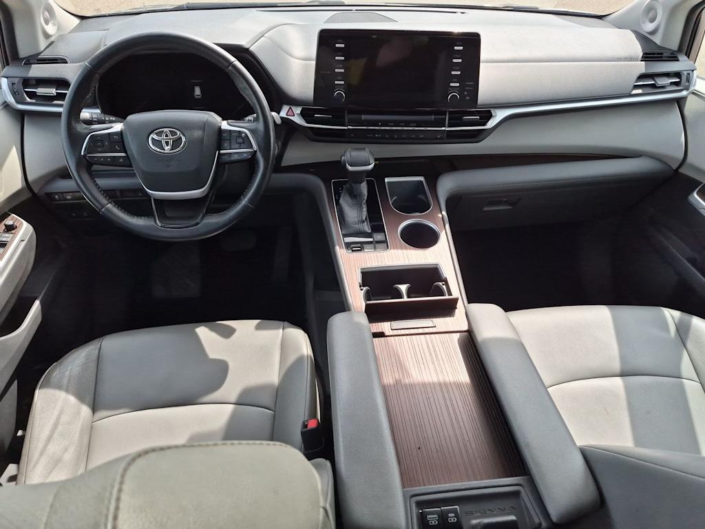 Thumbnail: 2021 Toyota Sienna - 9