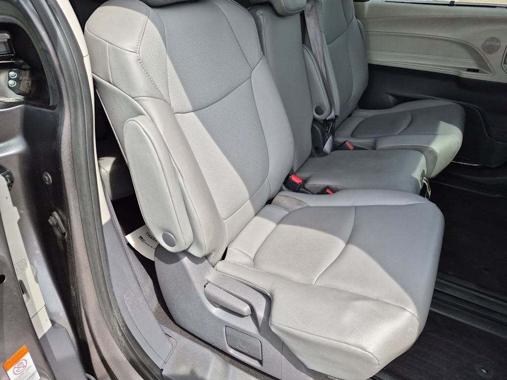 Thumbnail: 2021 Toyota Sienna - 34