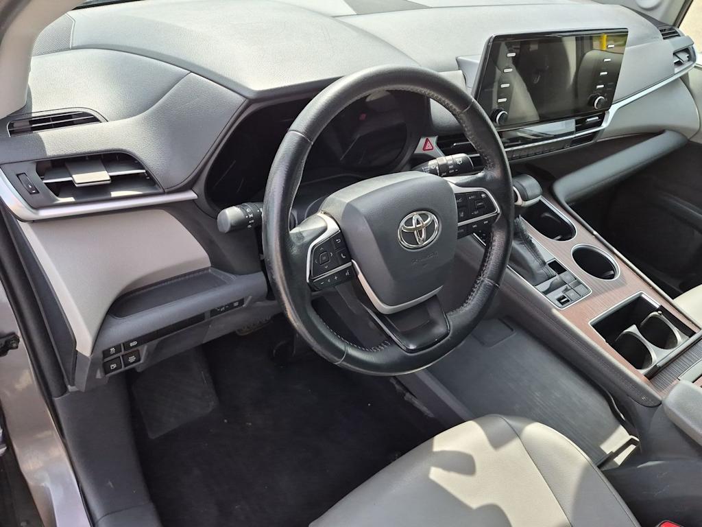 Thumbnail: 2021 Toyota Sienna - 2