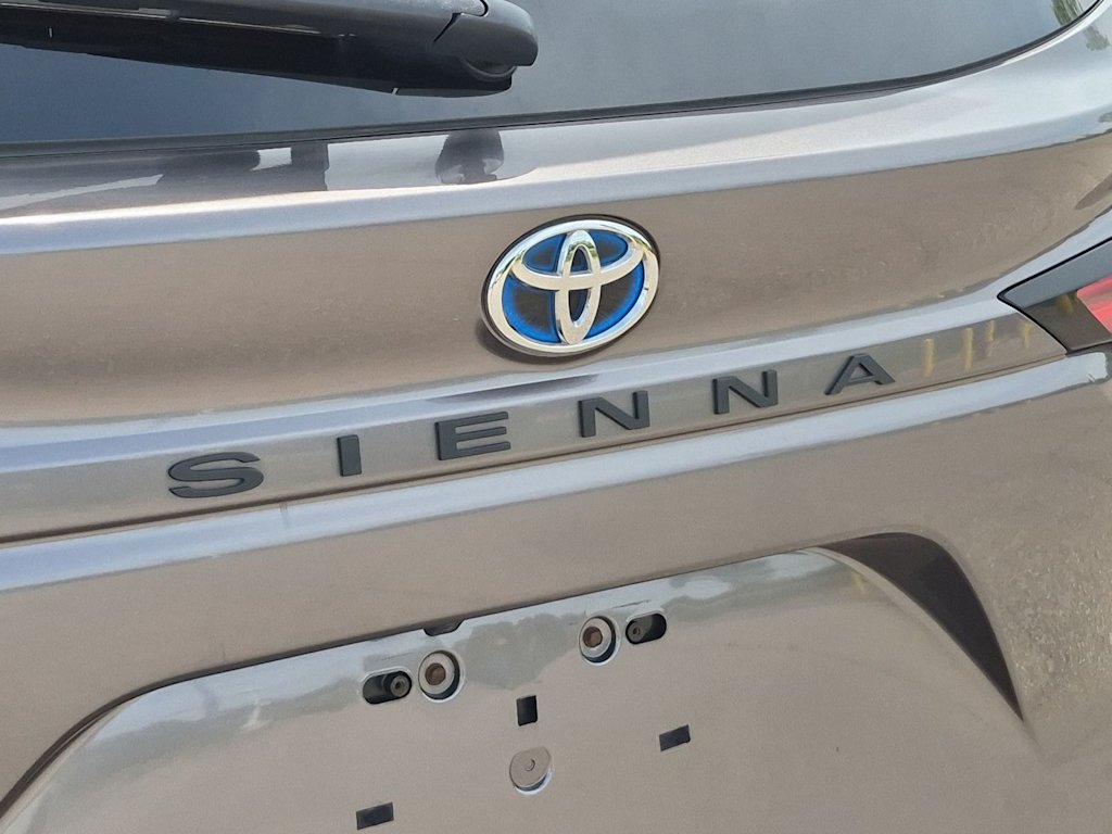 Thumbnail: 2021 Toyota Sienna - 7