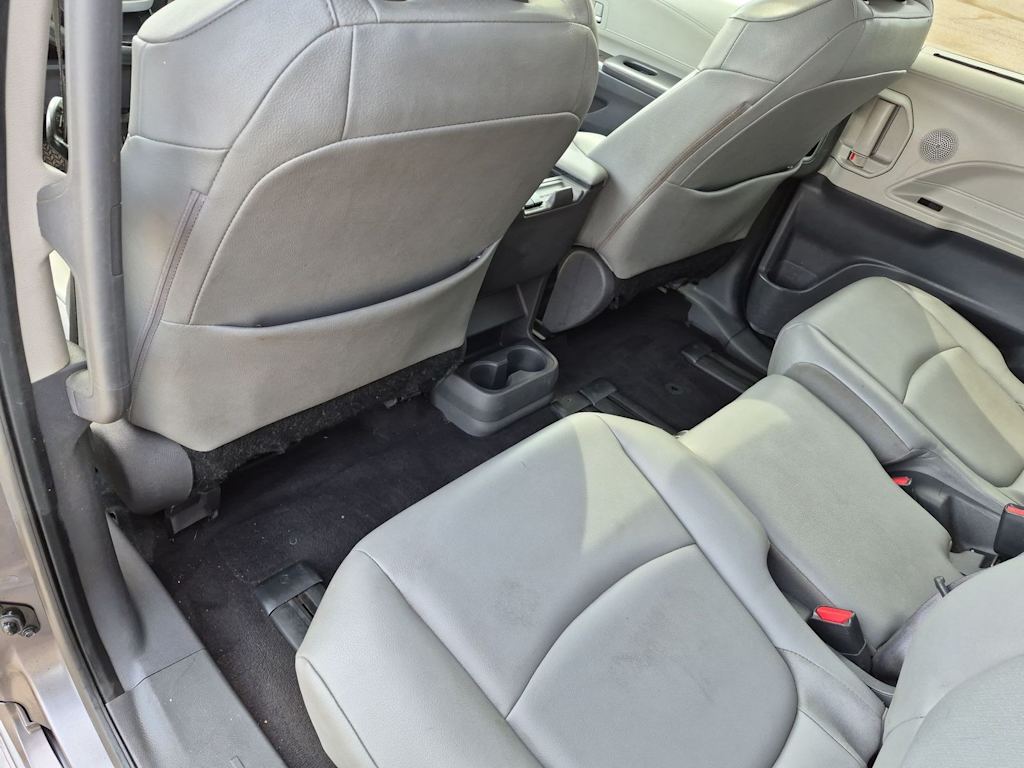 Thumbnail: 2021 Toyota Sienna - 12