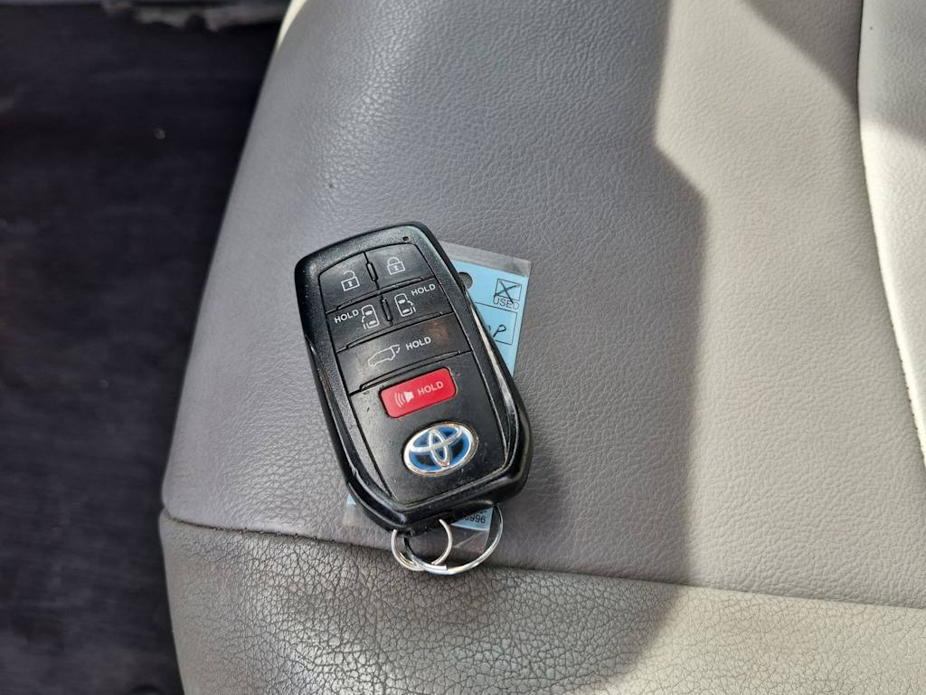 Thumbnail: 2021 Toyota Sienna - 43
