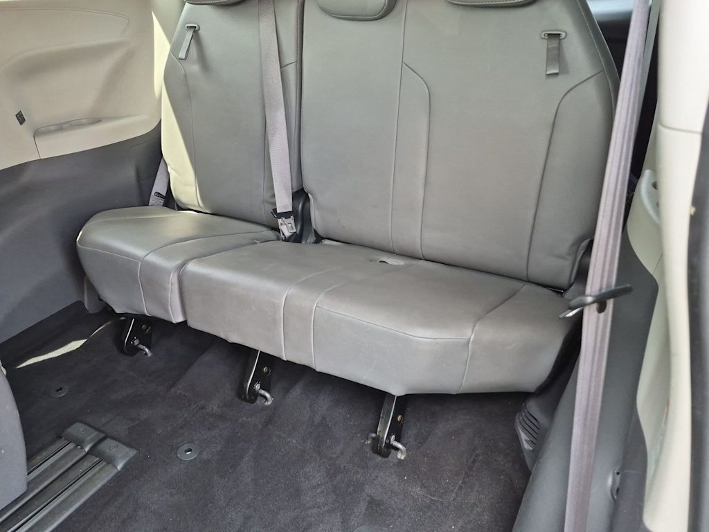 Thumbnail: 2021 Toyota Sienna - 44