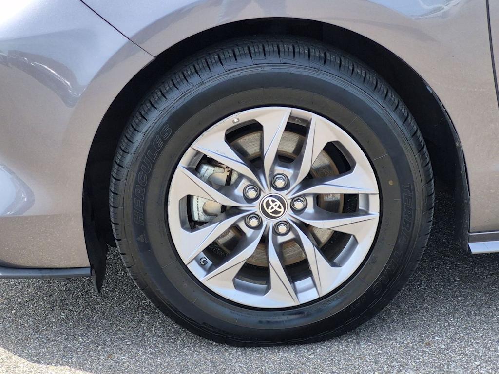 Thumbnail: 2021 Toyota Sienna - 8