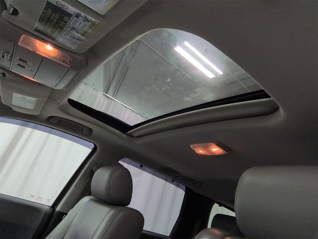 Thumbnail: 2016 Toyota Sequoia - 32