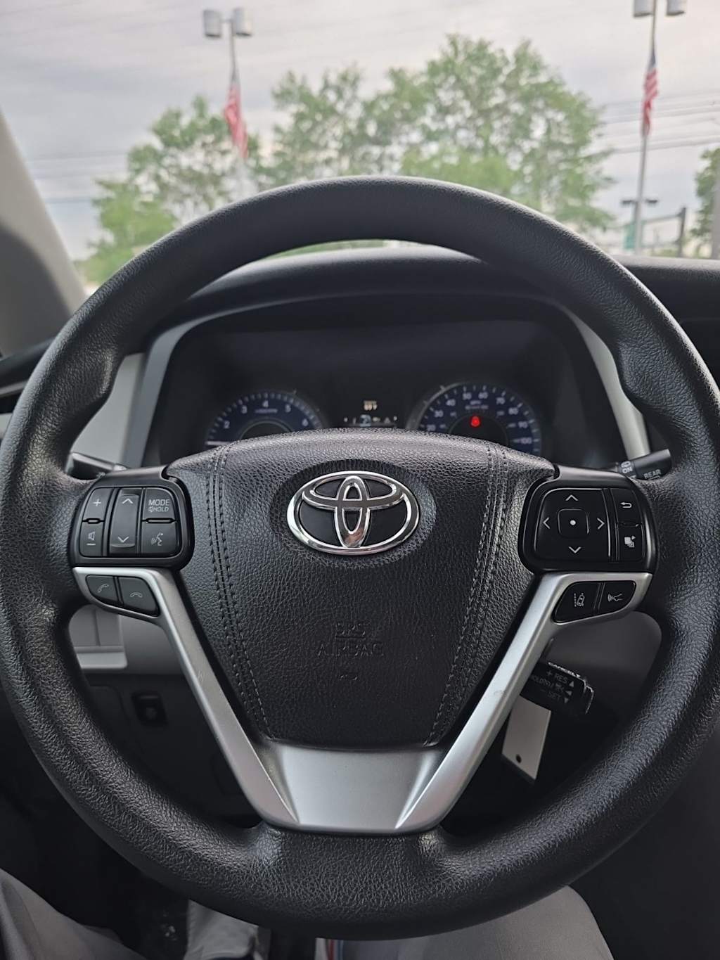 Thumbnail: 2018 Toyota Sienna - 14