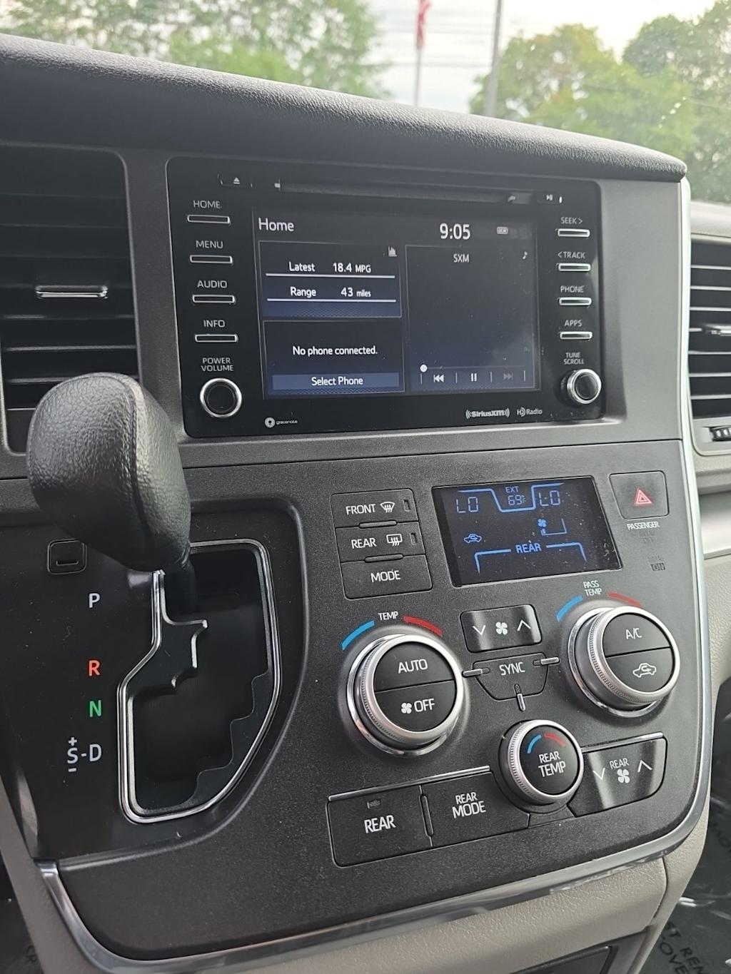 Thumbnail: 2018 Toyota Sienna - 7