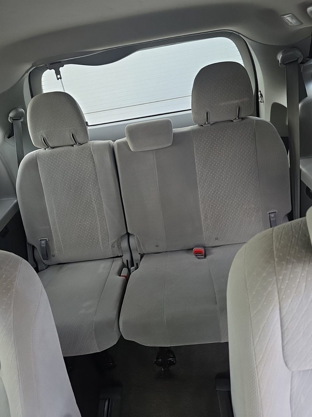Thumbnail: 2018 Toyota Sienna - 12