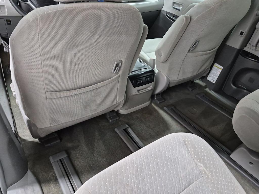 Thumbnail: 2018 Toyota Sienna - 25
