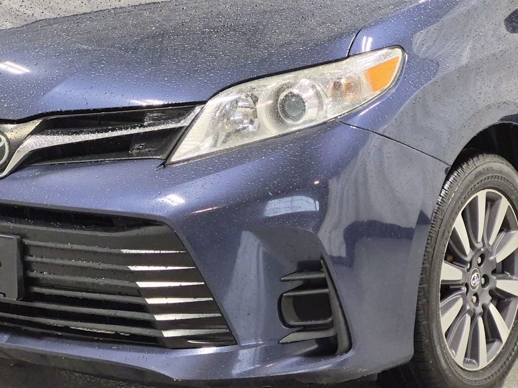 Thumbnail: 2018 Toyota Sienna - 23