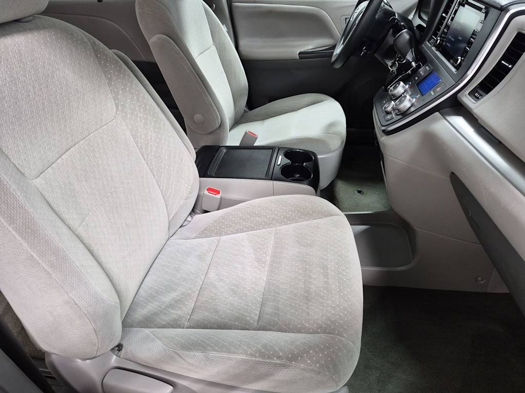 Thumbnail: 2018 Toyota Sienna - 27