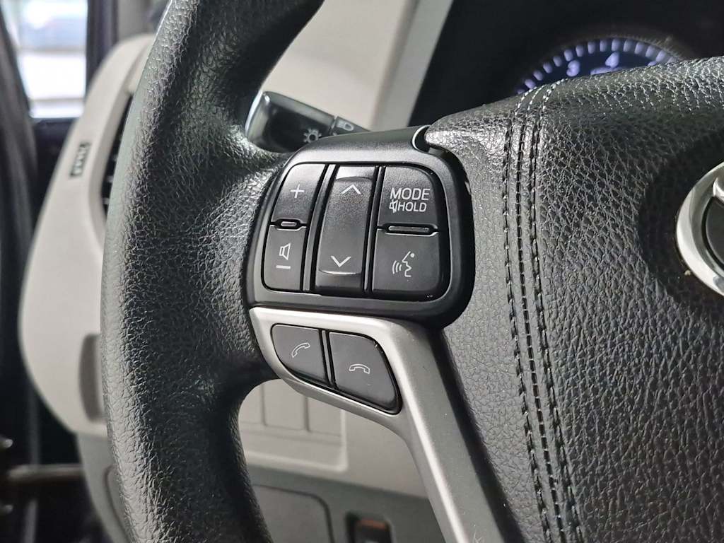 Thumbnail: 2018 Toyota Sienna - 28