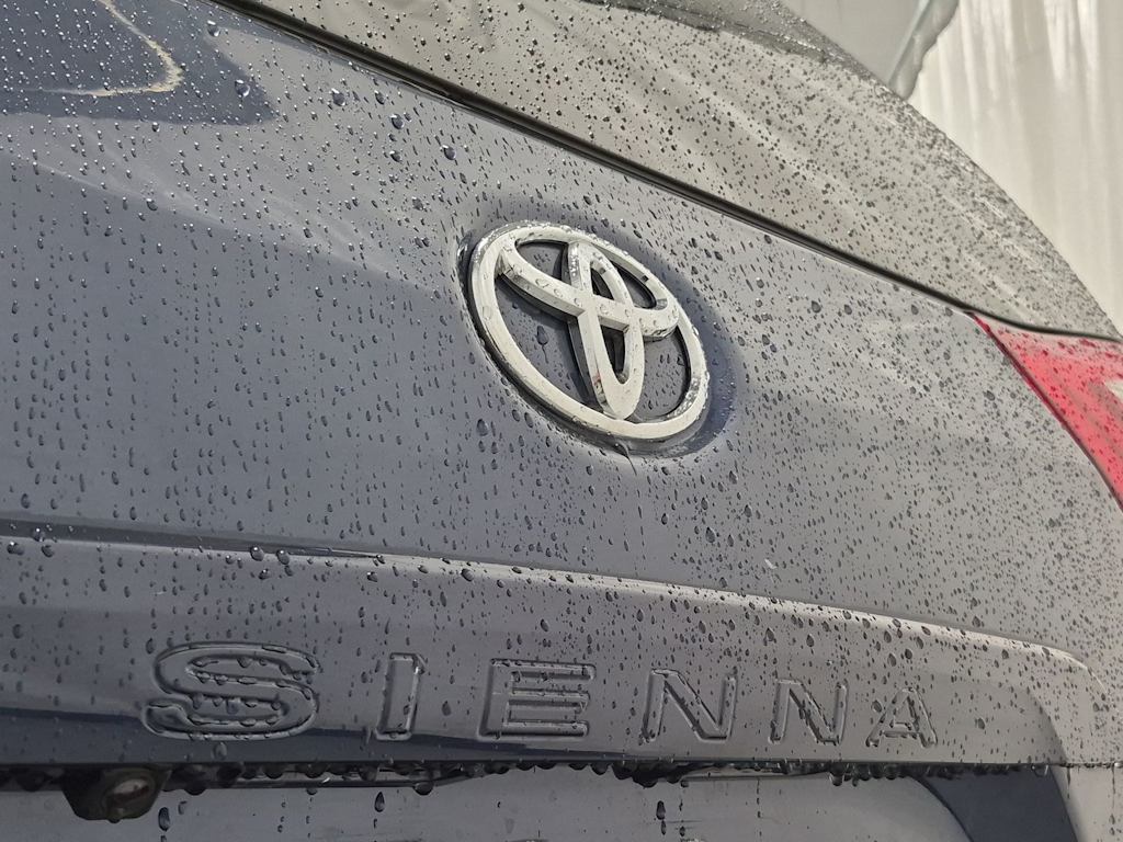 Thumbnail: 2018 Toyota Sienna - 7