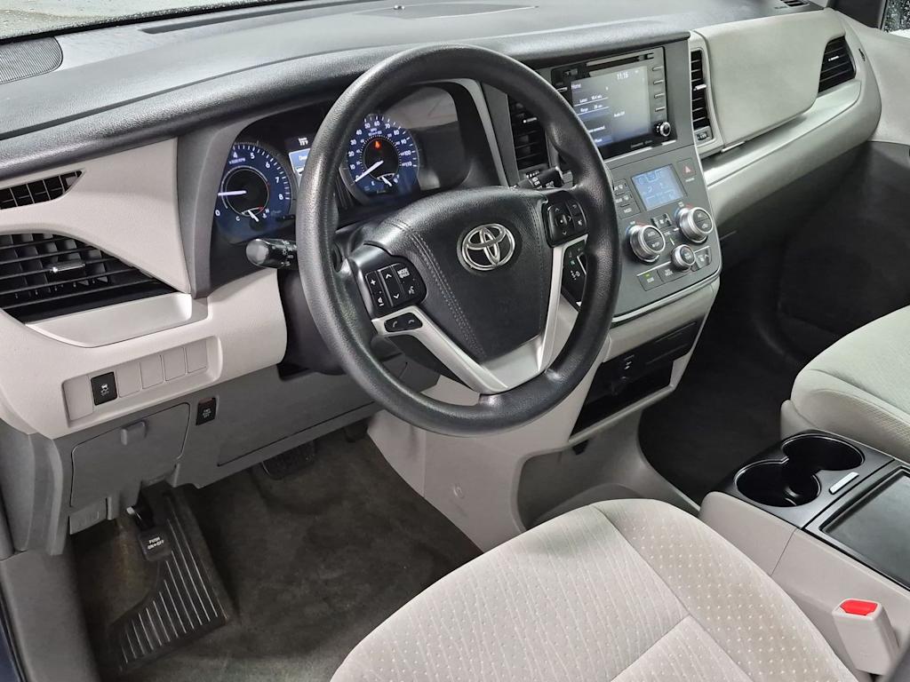 Thumbnail: 2018 Toyota Sienna - 2