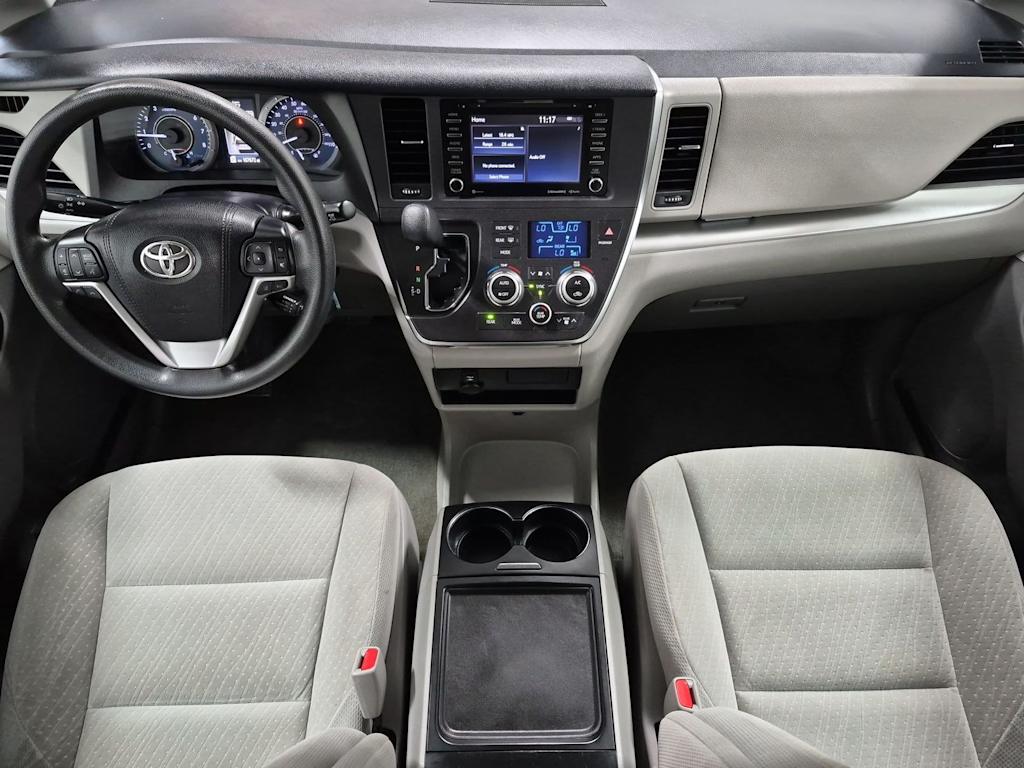 Thumbnail: 2018 Toyota Sienna - 9